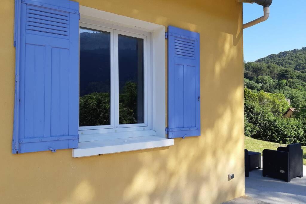 Vue Panoramique Sur Le Chateau,Montagne Et Grottes Фонтен-де-Воклюз Екстериор снимка