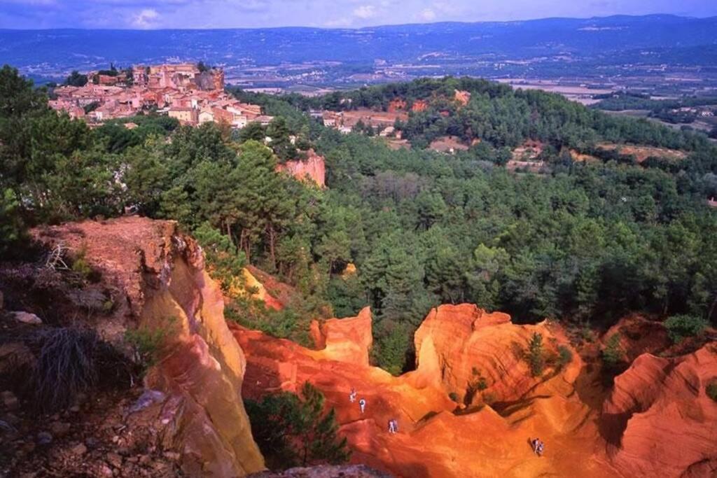 Vue Panoramique Sur Le Chateau,Montagne Et Grottes Фонтен-де-Воклюз Екстериор снимка