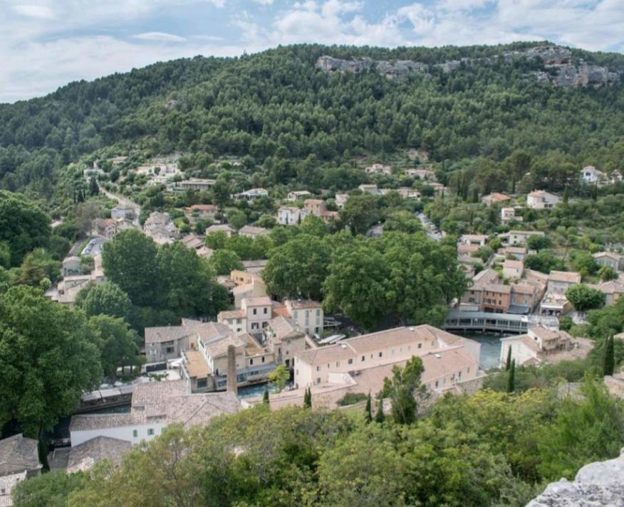 Vue Panoramique Sur Le Chateau,Montagne Et Grottes Фонтен-де-Воклюз Екстериор снимка